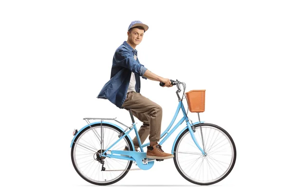 Imagen Perfil Completo Joven Casual Montando Una Bicicleta Ciudad Mirando — Foto de Stock