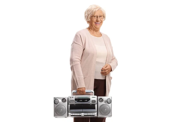 Mulher Idosa Sorrindo Segurando Rádio Boombox Isolado Fundo Branco — Fotografia de Stock