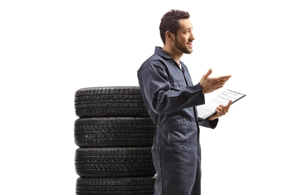 Auto Mechanic Pile Tires Gesturing Hand Isolated White Background — Stock Photo, Image