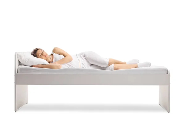 Frau Schlafanzug Schläft Auf Einem Bett Isoliert Auf Weißem Hintergrund — Stockfoto