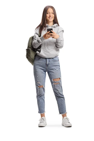 Portret Nastoletniej Studentki Trzymającej Telefon Komórkowy Białym Tle — Zdjęcie stockowe