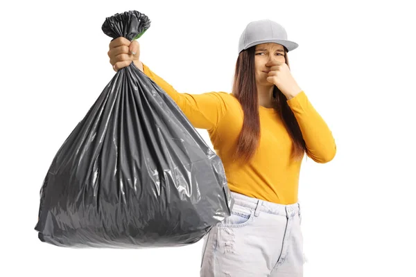 Jong Vrouwtje Met Een Stinkende Vuilniszak Geïsoleerd Witte Achtergrond — Stockfoto