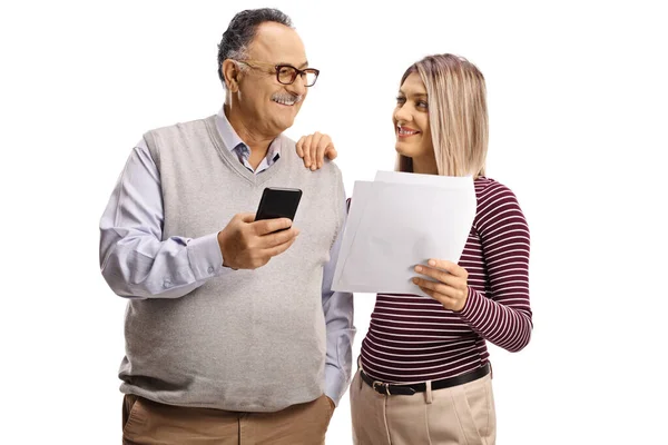 Feliz Pai Filha Com Telefone Celular Documento Papel Olhando Cada — Fotografia de Stock