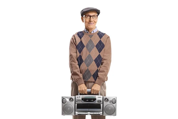 Starší Muž Stojící Drží Boombox Rádio Izolované Bílém Pozadí — Stock fotografie