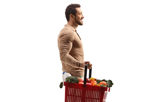 Guy Avec Panier Avec Des Produits Alimentaires Isolés Sur Fond — Photo