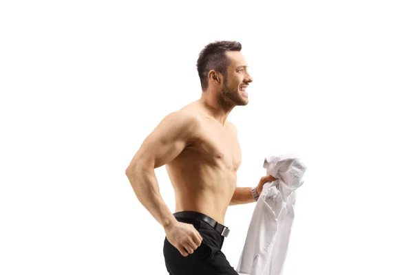 Shirtless Homem Segurando Uma Camisa Sua Mão Isolado Fundo Branco — Fotografia de Stock