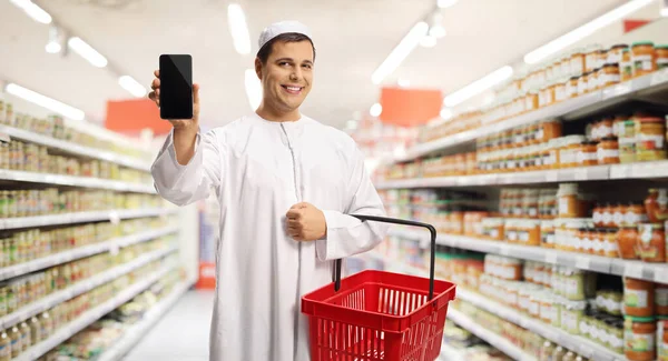 바구니를 슈퍼마켓 전화를 민족적 — 스톡 사진
