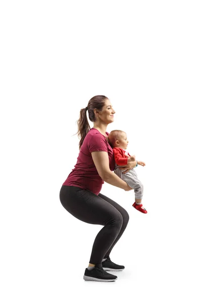 Beyaz Arka Planda Izole Edilmiş Bir Bebekle Çömelme Egzersizi Yapan — Stok fotoğraf