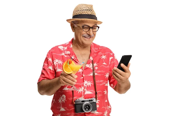 Gelukkig Volwassen Man Toerist Met Camera Met Een Cocktail Een — Stockfoto