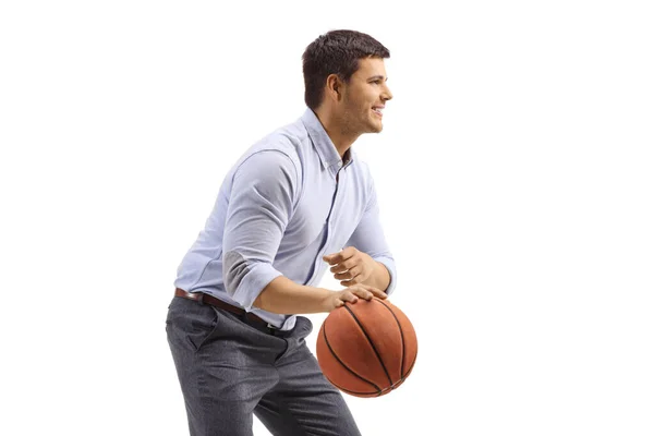 Ung Man Formella Kläder Spelar Basket Isolerad Vit Bakgrund — Stockfoto