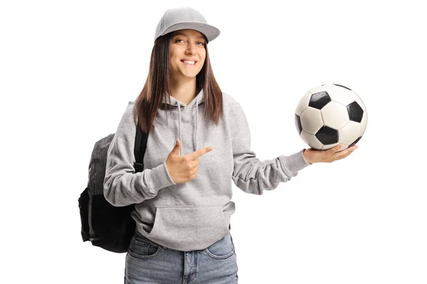 Vrouwelijke Student Houdt Een Voetbal Wijzen Geïsoleerd Witte Achtergrond — Stockfoto