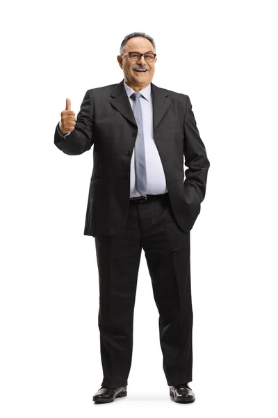 一个穿着西服的成熟男子的全长肖像 显示出被白色背景隔离的大拇指 — 图库照片
