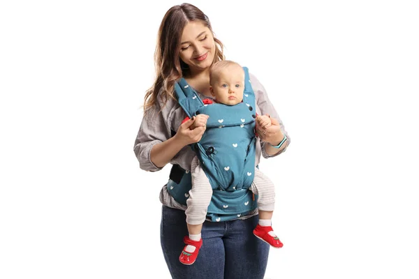 Mãe Feliz Com Bebê Portador Segurando Mãos Isoladas Fundo Branco — Fotografia de Stock