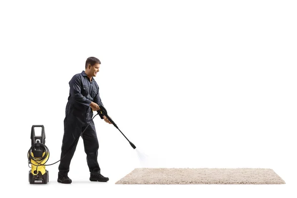 Aufnahme Eines Männlichen Arbeiters Beim Reinigen Eines Teppichs Mit Einer — Stockfoto