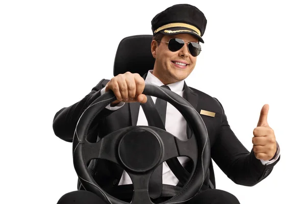 Chauffeur Het Besturen Van Een Auto Tonen Duimen Omhoog Geïsoleerd — Stockfoto