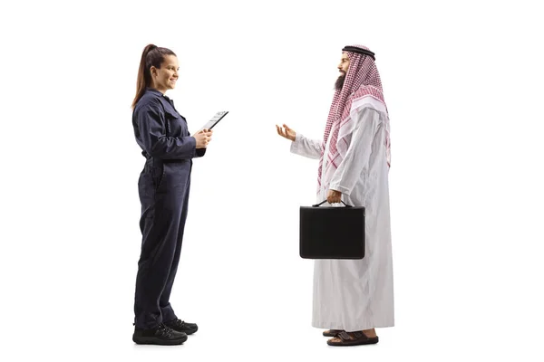 Full Length Profile Shot Female Auto Repair Worker Listening Saudi — Stock Photo, Image