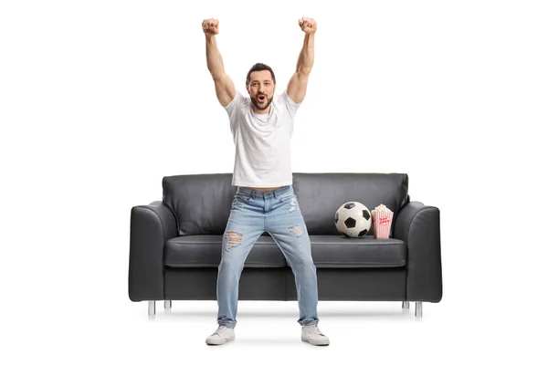 Retrato Comprimento Total Jovem Feliz Torcendo Com Uma Bola Futebol — Fotografia de Stock