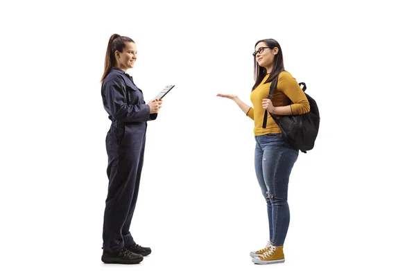 Full Length Profile Shot Female Auto Mechanic Female Student Talking — Stock Photo, Image