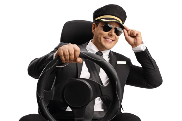 Şoför Araba Kullanıyor Beyaz Arka Planda Izole Edilmiş Şapkayla Selamlıyor — Stok fotoğraf