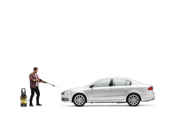 Volledige Lengte Schot Van Een Man Wassen Een Zilveren Auto — Stockfoto
