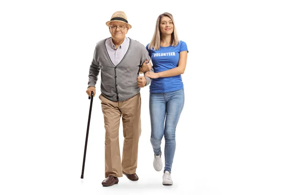 Retrato Completo Una Voluntaria Ayudando Anciano Caminar Con Bastón Aislado — Foto de Stock
