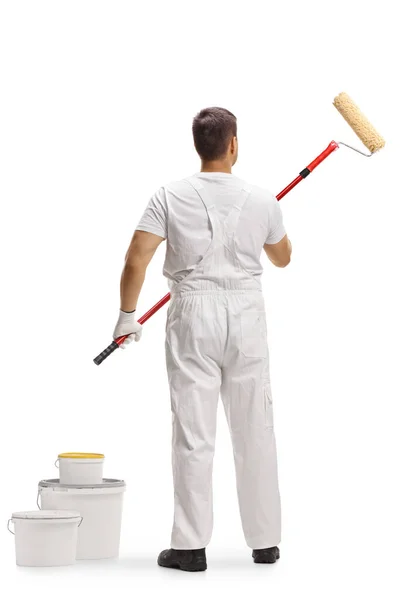 用油漆滚筒和白色底漆隔离的房屋画家的背景图 — 图库照片