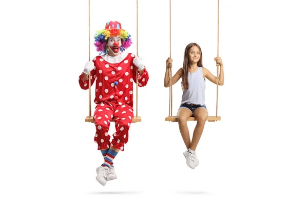 Fille Clown Assis Sur Des Balançoires Bois Regardant Caméra Isolée — Photo