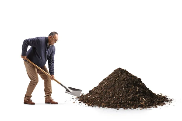 Volwassen Man Casual Kleding Graven Aarde Met Een Schop Geïsoleerd — Stockfoto