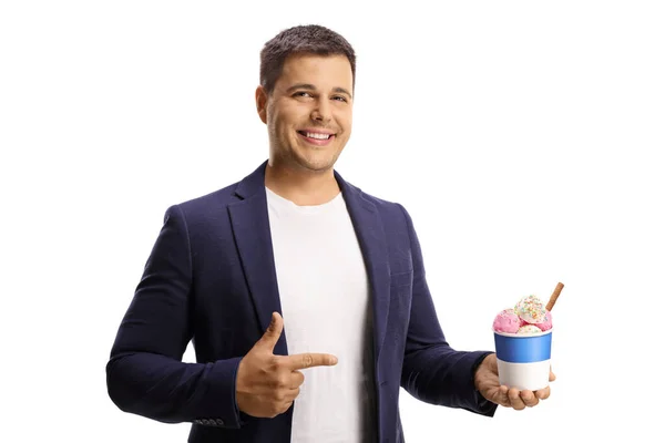 Heureux Jeune Homme Tenant Une Crème Glacée Dans Une Tasse — Photo