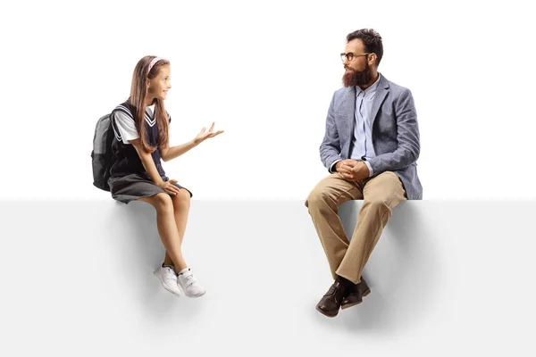 Colegiala Hombre Barbudo Sentados Panel Blanco Hablando Aislados Sobre Fondo — Foto de Stock