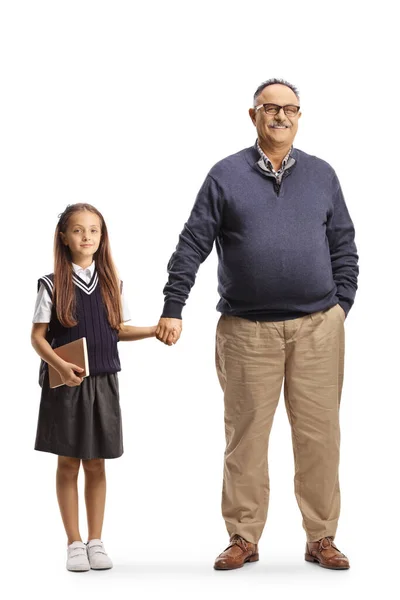 与祖父手牵手的女学生的全长肖像 背景为白色 — 图库照片