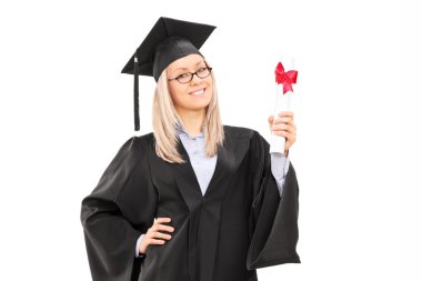 kız öğrenci holding diploma
