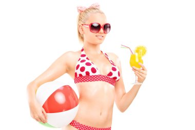 bikini kokteyl içme içinde kadın