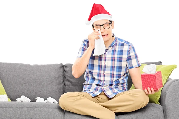 Mann mit Weihnachtsmütze — Stockfoto