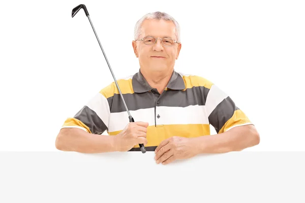 Volwassen golfspeler achter paneel — Stockfoto