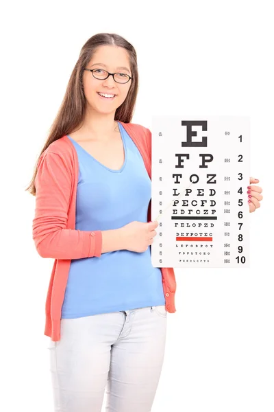 Meisje wijzen op gezichtsvermogen test — Stockfoto