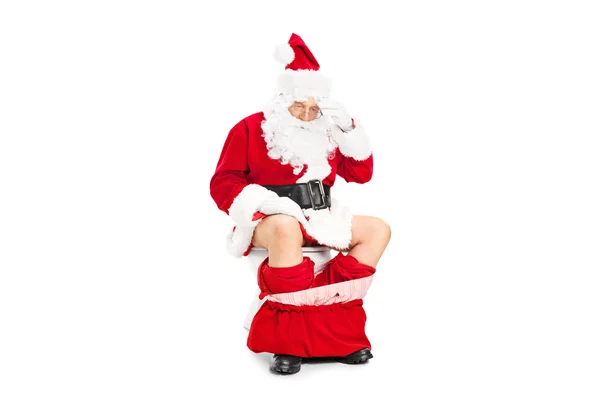 Santa har problem i badrum — Stockfoto