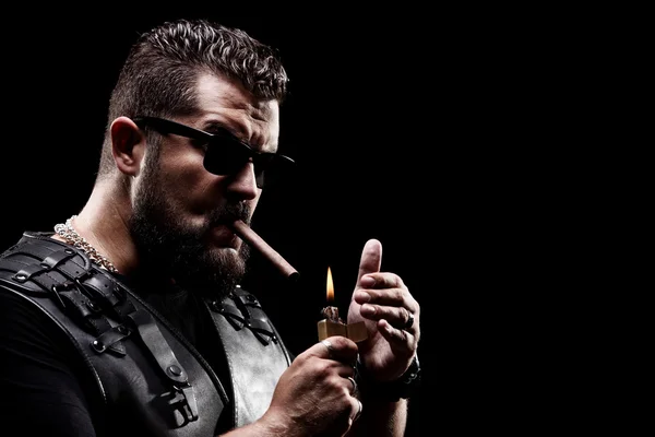 Badass biker lighting up cigarette — Stock Photo, Image