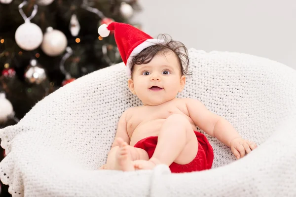 Bébé fille avec chapeau de Père Noël — Photo
