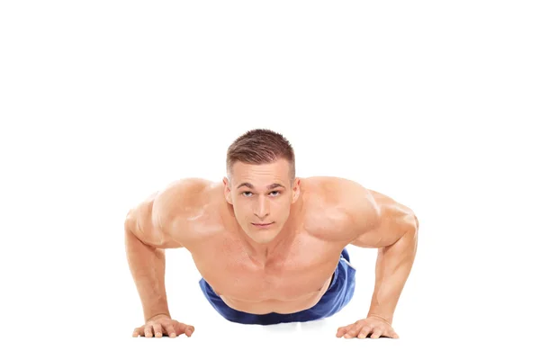 Male athlete doing push-ups — Stock Photo, Image