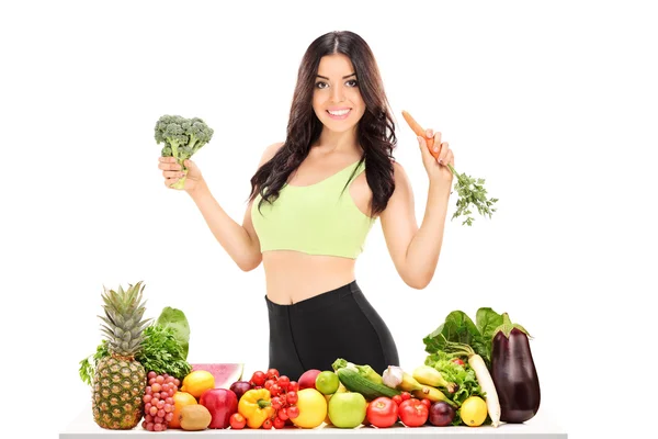 Mujer con frutas y verduras —  Fotos de Stock