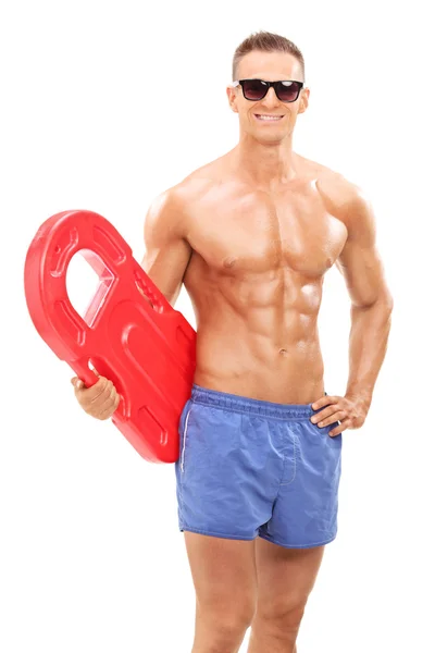Hombre guapo sosteniendo flotador de natación — Foto de Stock