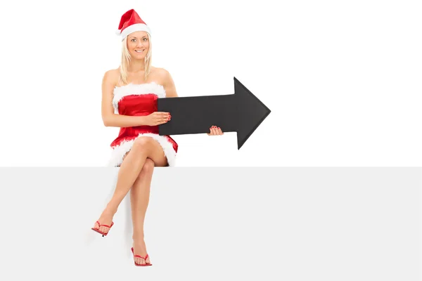 Ragazza in costume Babbo Natale con freccia — Foto Stock