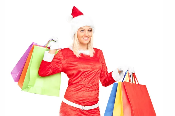 Mujer en traje de Santa sosteniendo bolsas — Foto de Stock