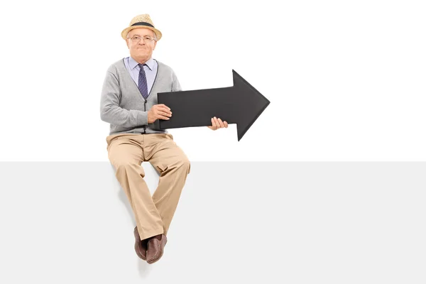 Senior gentleman holding an arrow — Stock Photo, Image