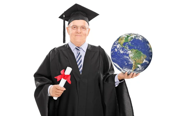 Mature graduate holding diploma and the Earth — Stock Photo, Image