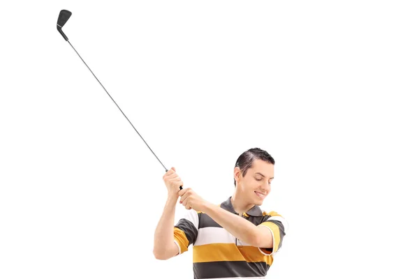 Радостный человек играет в гольф — стоковое фото