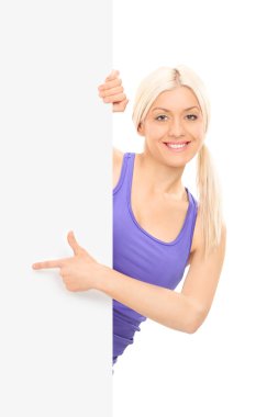 Panelde işaret eden kadın