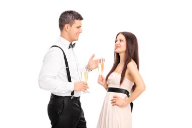 Şarap içen kadın ve erkek.