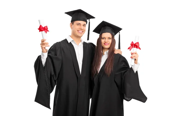 Casal em vestidos de graduação — Fotografia de Stock